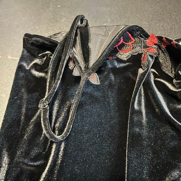 Delicates Black Velvet Slip Dress L Floral Embroidered Maxi Soft Goth Y2K - Picture 6 of 10